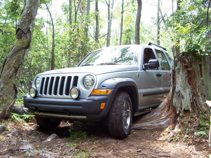  Jeep Liberty Renegade 2004 года  (фото 9 из 18)
